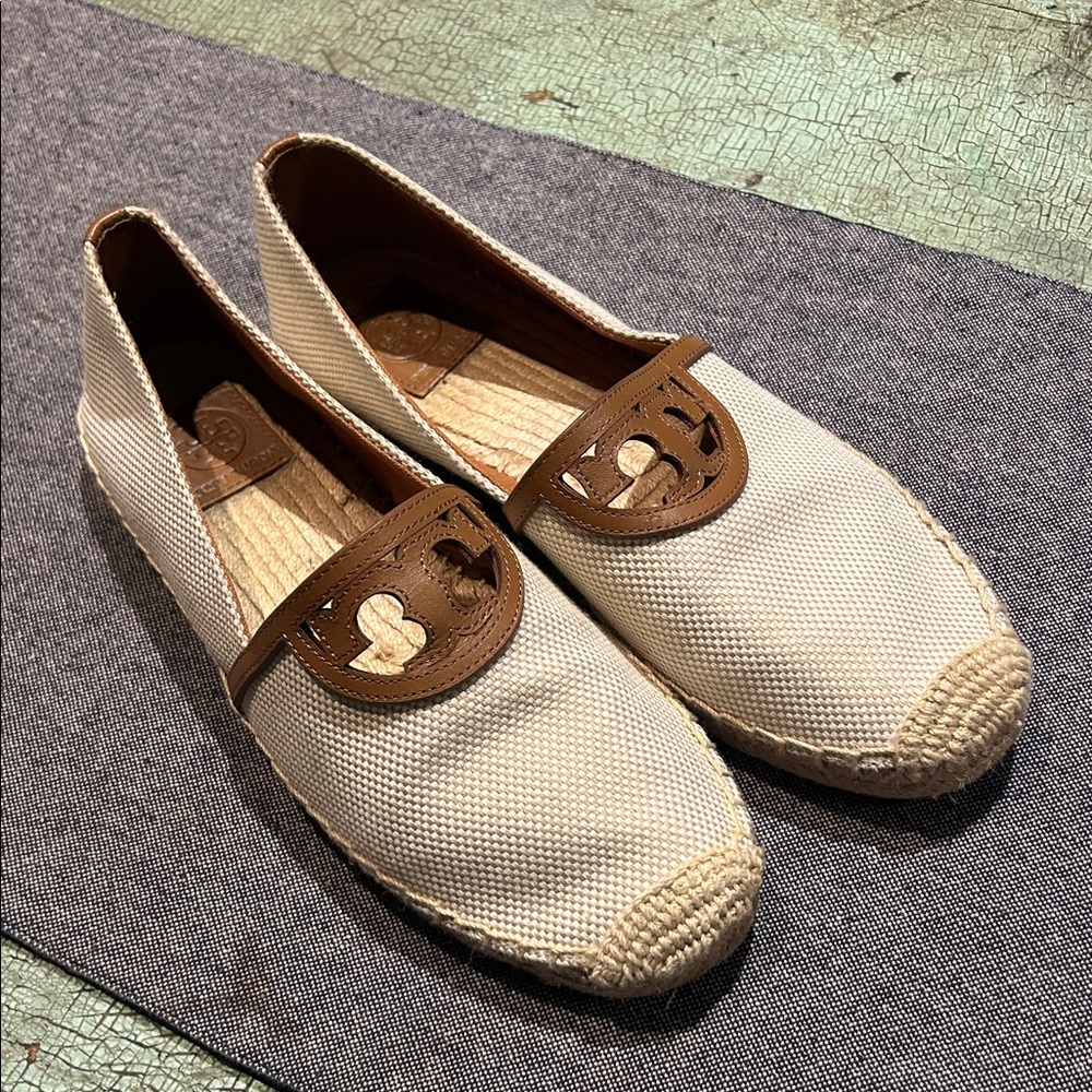 Tory Burch Sidney Espadrilles Size 9 Canvas Logo Flats Neutral - Picture 2 of 7